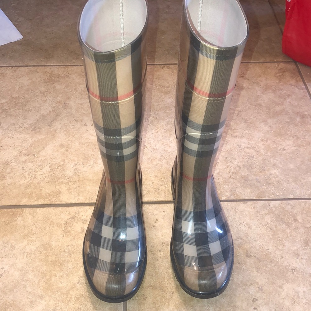 Burberry boots